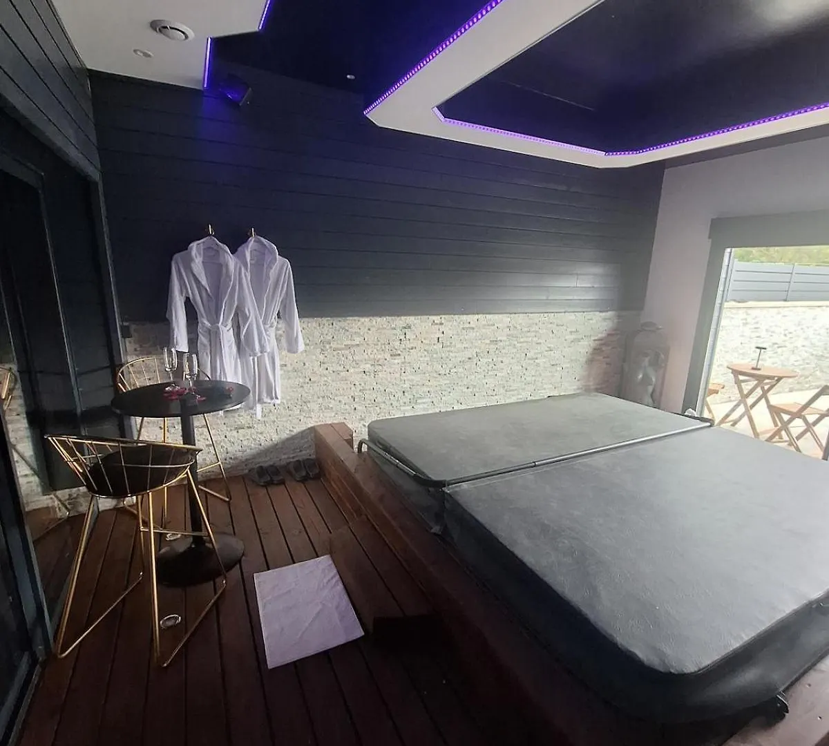 Loveroom Avec Spa Privatif Miniac-Morvan